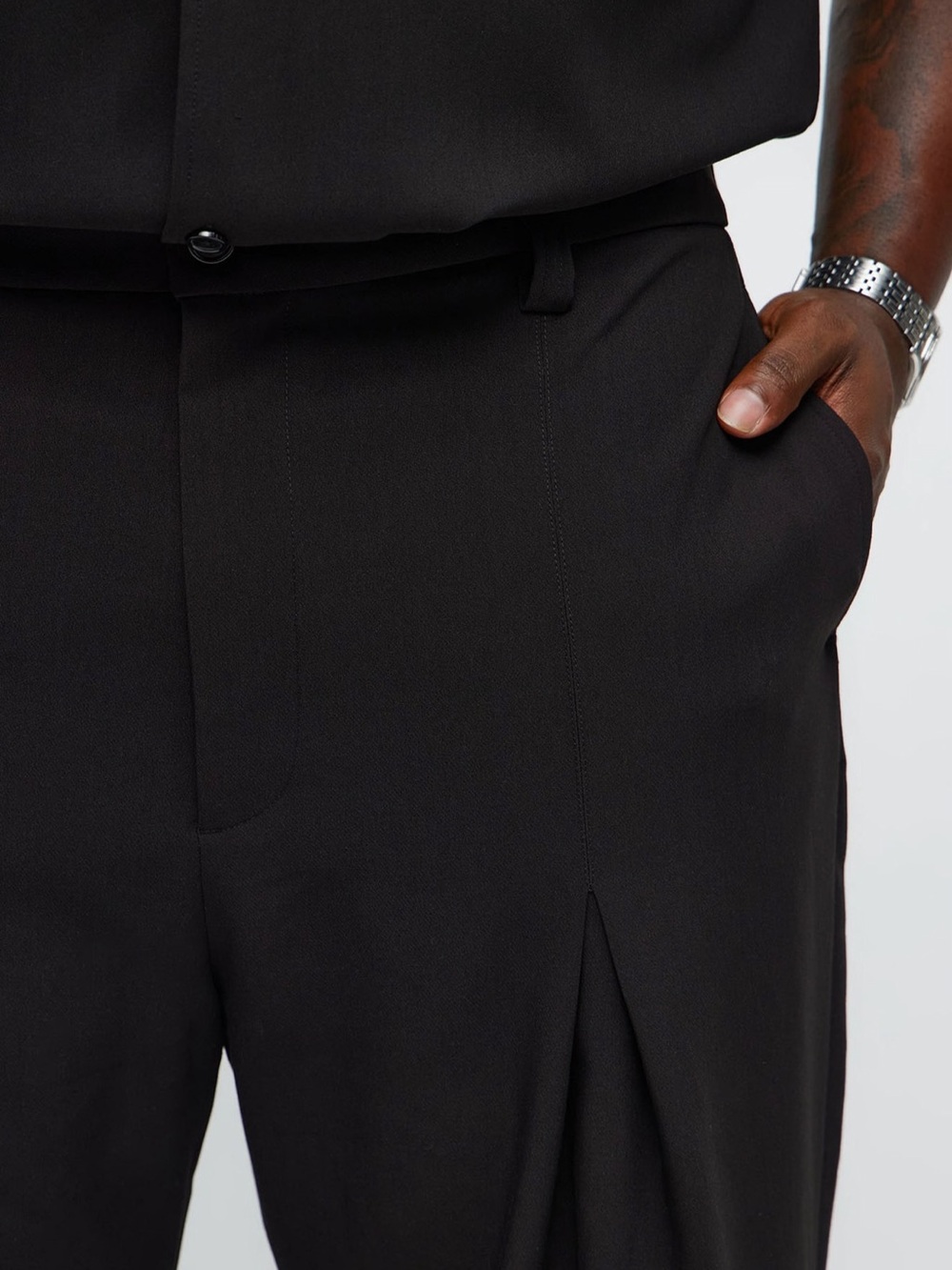 Fashion Nova Black Wide-Leg Pleated Men’s Dress Pants - Picture 4 of 7